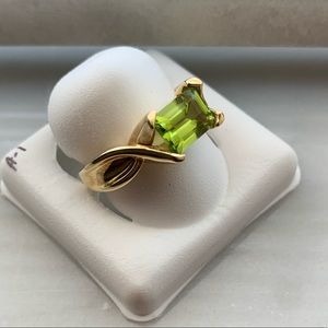 NEW 14KY Emerald Cut Peridot Ring